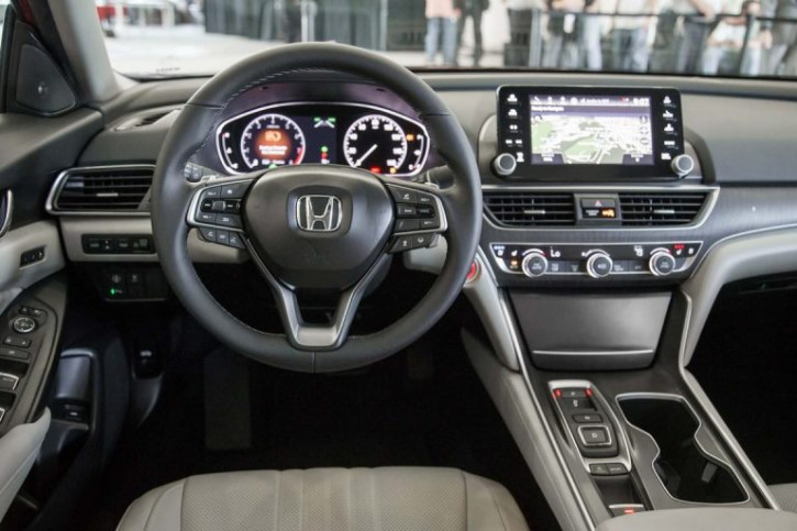 Honda Accord XI. Новое поколение уже в продаже - салон.jpg
